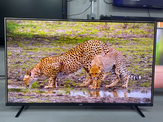 Tv Aoc Roku smart (com detalhe ) — foto 3