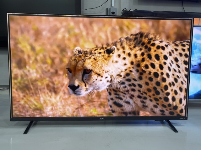Tv Aoc Roku smart (com detalhe ) — foto 2