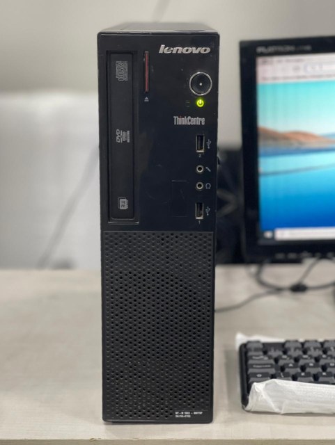 Computador de mesa completo — foto 3
